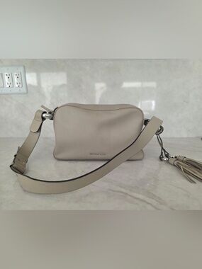 Michael Kors Crossbody Bag in Cream